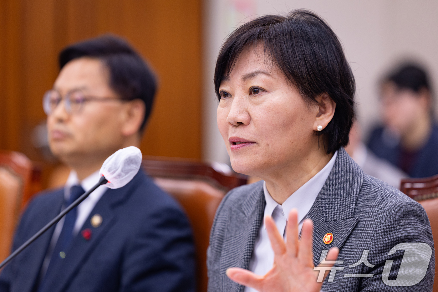 (서울=뉴스1) 유승관 기자 = 송미령 농림축산식품부 장관이 19일 서울 여의도 국회에서 열린 제430회 국회(임시회) 농림축산식품해양수산위원회 제1차 전체회의에서 의원 질의에 답 …