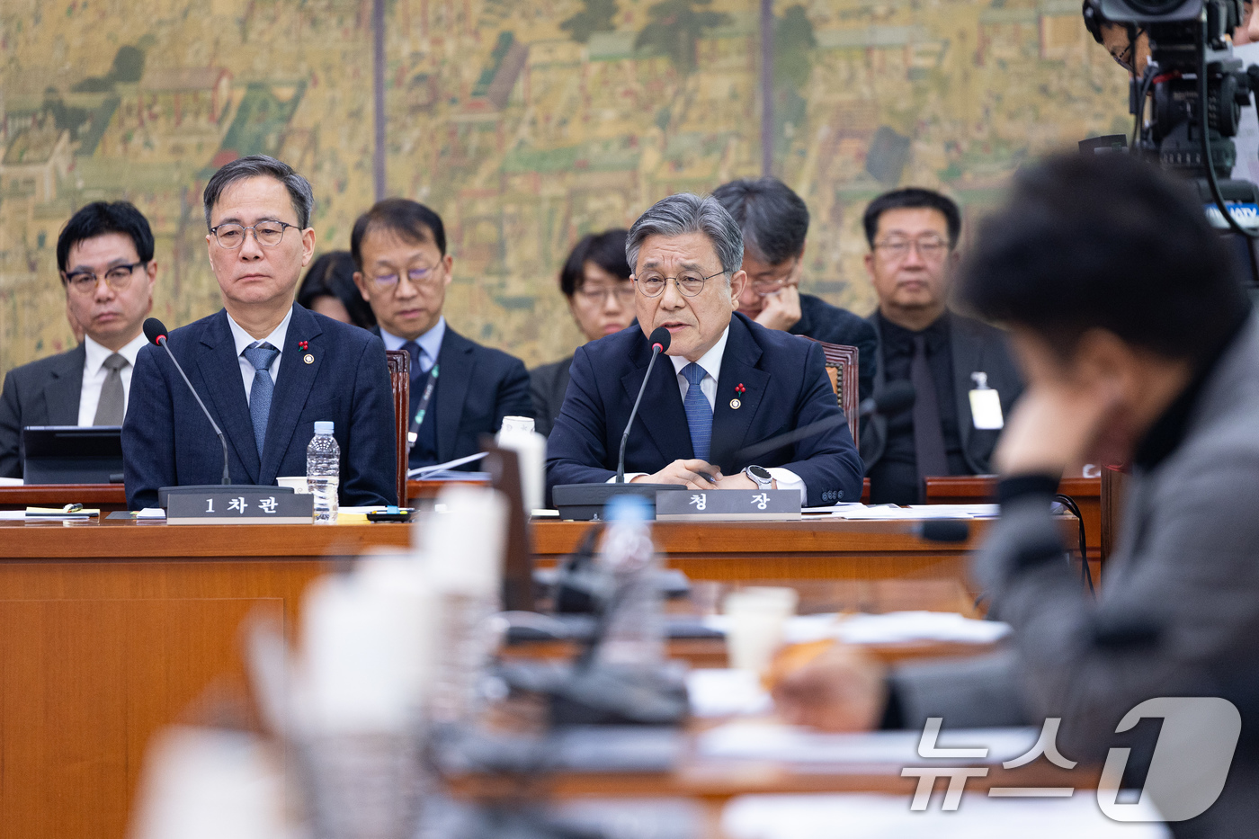 (서울=뉴스1) 유승관 기자 = 허민 국가유산청장이 19일 서울 여의도 국회에서 열린 제430회 국회(임시회) 문화체육관광위원회 제1차 전체회의에서 의원 질의에 답하고 있다. 20 …