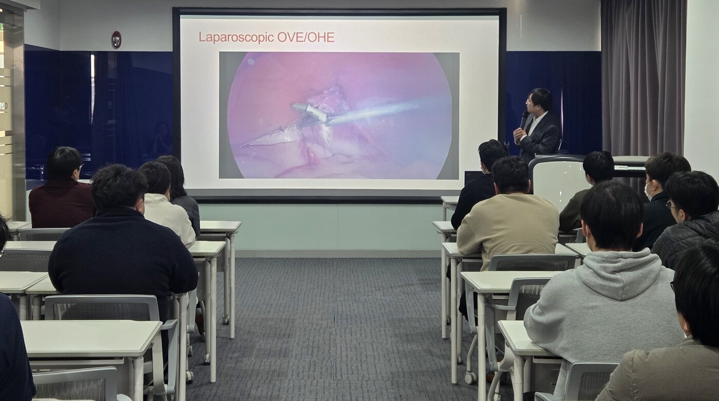 본문 이미지 - 수의사 중심 동물병원 네트워크 코벳이 지난 17일 한국 의료 트레이닝 센터에서 동물병원 복강경 술기 세미나를 개최했다(코벳 제공). ⓒ 뉴스1