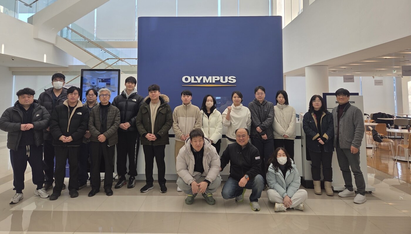 본문 이미지 - 동물병원 복강경 술기 세미나 참석자들이 기념 사진을 찍고 있다(코벳 제공). ⓒ 뉴스1