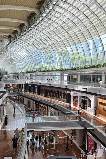 본문 이미지 - 마리나베이샌즈 쇼핑몰 전경ⓒ News1 