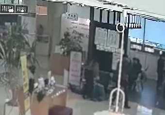 80대 할아버지 생명 구했다…인천 서구 민원실 공무원들 화제