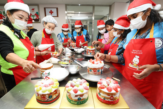 크리스마스 준비하는 다문화가족