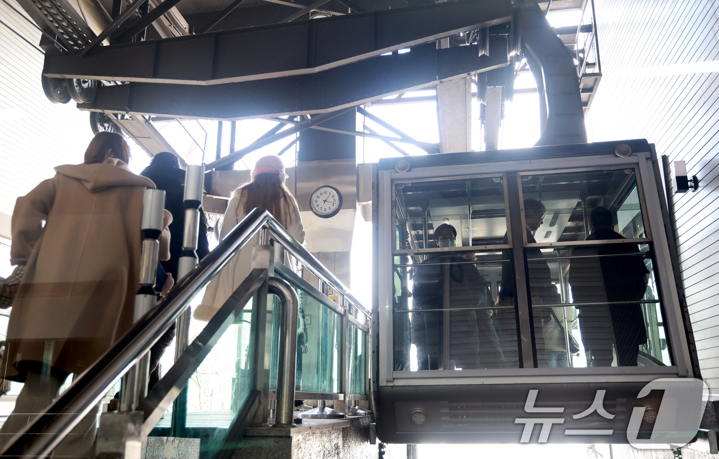 (서울=뉴스1) 이호윤 기자 = 19일 서울행정법원은 남산 곤돌라 도시관리계획 변경 결정 처분 취소 판결을 내렸다. 이에 서울시는 대해 공익성이 배제된 판결이라며 즉시 항소하겠다고 …