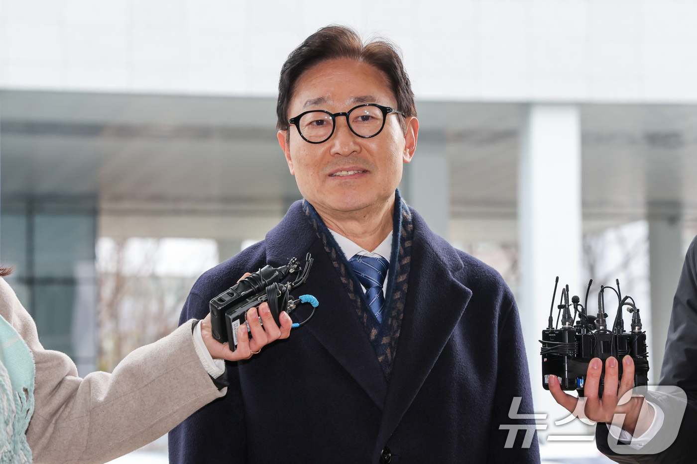 (서울=뉴스1) 안은나 기자 = 박범계 더불어민주당 의원이 19일 오후 서울 양천구 남부지방법원에서 열린 국회 패스트트랙(신속처리안건) 충돌 사건 관련, 폭력 행위 등 처벌에 관한 …