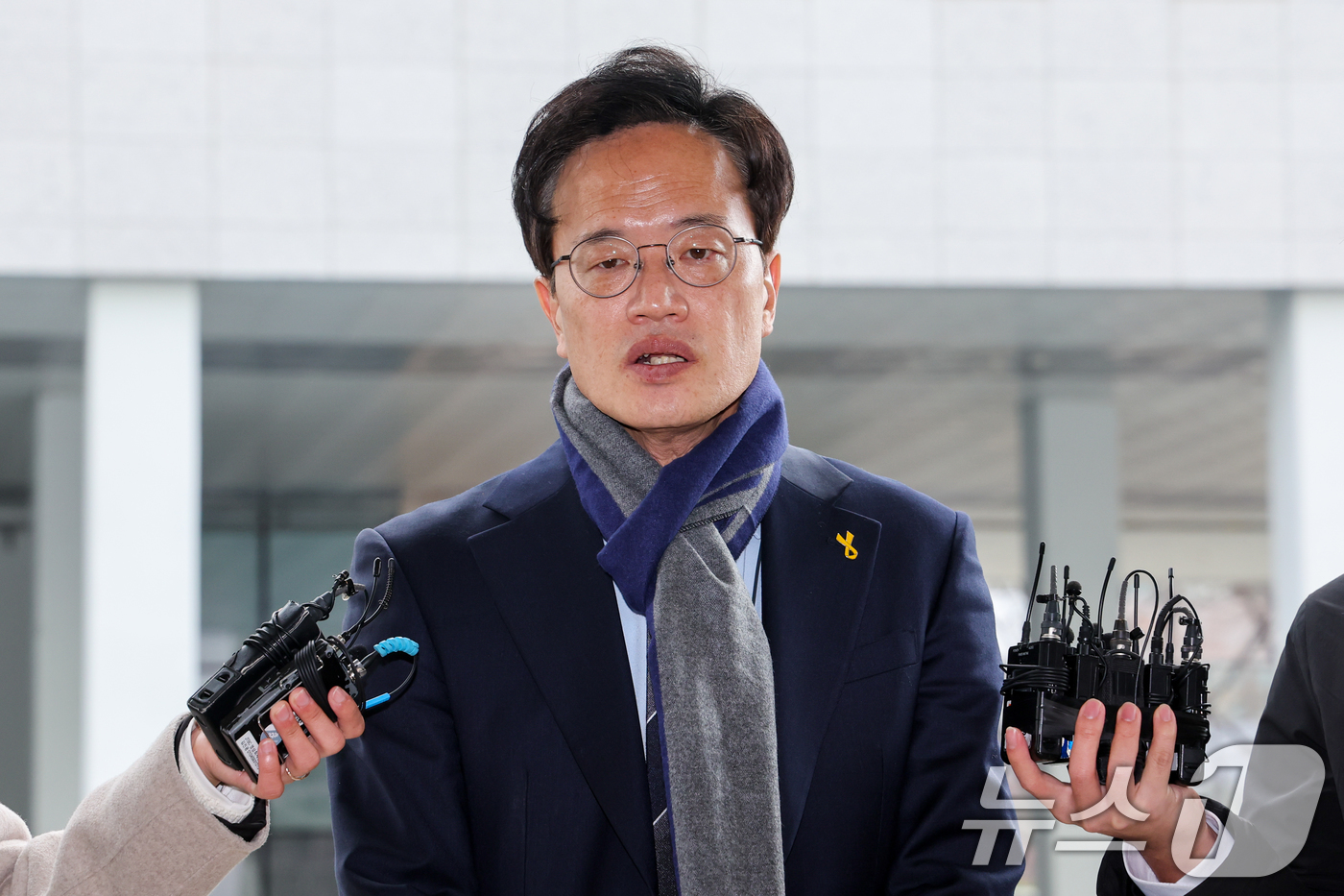 (서울=뉴스1) 안은나 기자 = 박주민 더불어민주당 의원이 19일 오후 서울 양천구 남부지방법원에서 열린 국회 패스트트랙(신속처리안건) 충돌 사건 관련, 폭력 행위 등 처벌에 관한 …