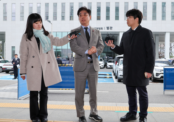 답변하는 김병욱 정무비서관