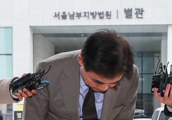 인사하는 김병욱 정무비서관