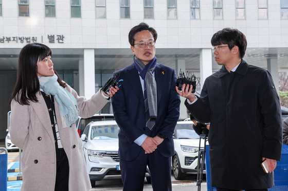 답변하는 박주민 의원