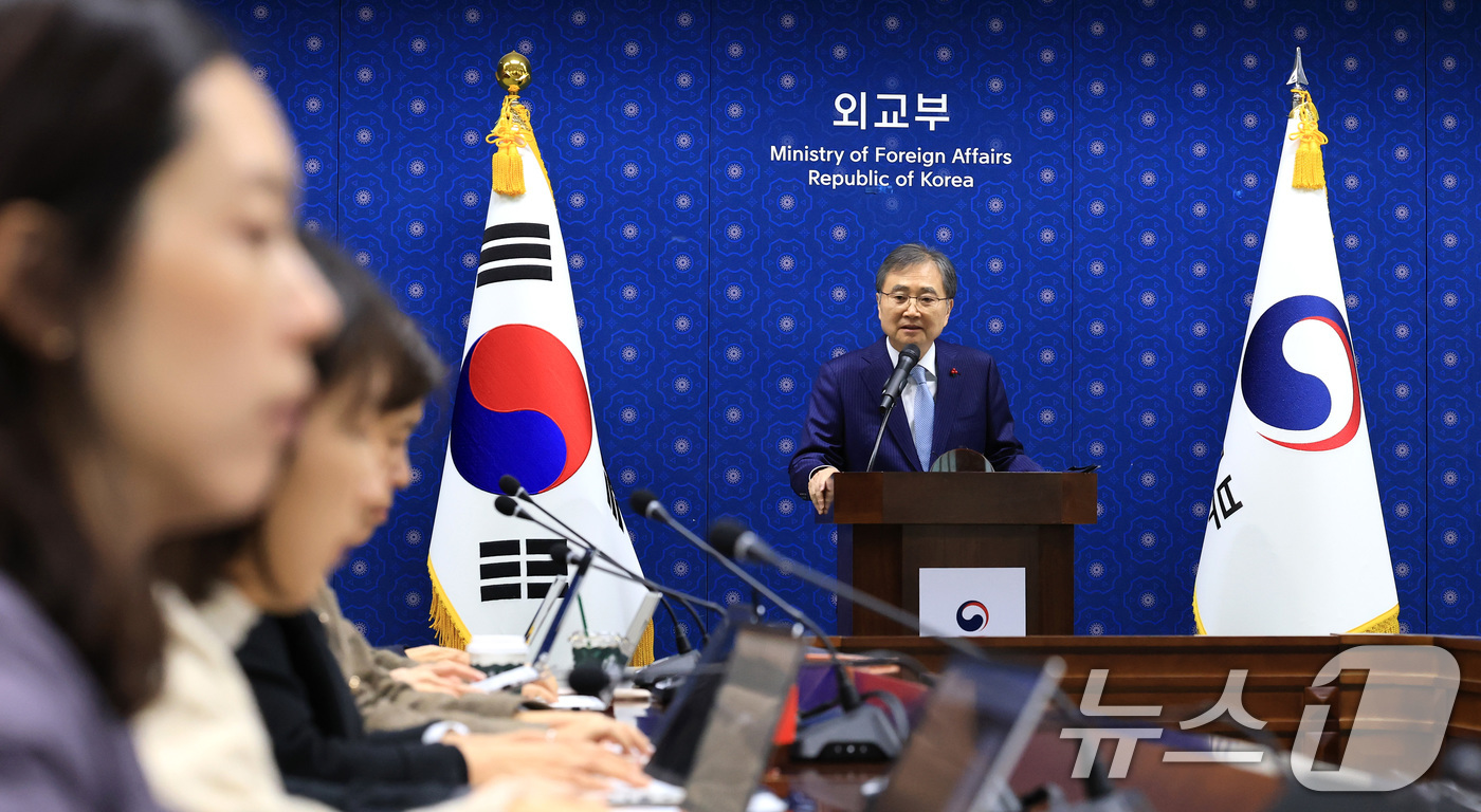 (서울=뉴스1) 임세영 기자 = 조현 외교부 장관이 19일 서울 종로구 외교부 청사에서 업무보고 사후 브리핑을 하고 있다. 2025.12.19/뉴스1