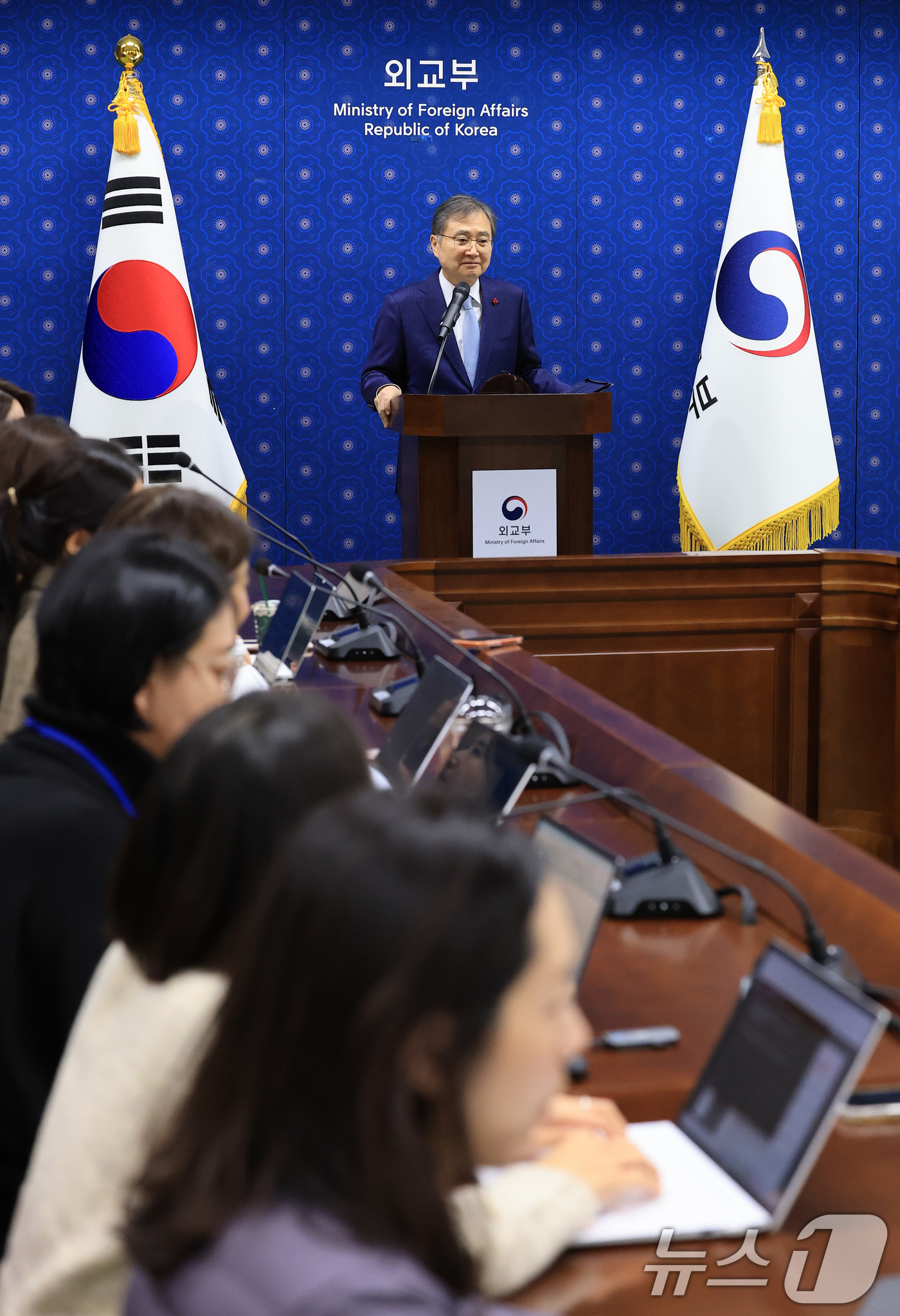 (서울=뉴스1) 임세영 기자 = 조현 외교부 장관이 19일 서울 종로구 외교부 청사에서 업무보고 사후 브리핑을 하고 있다. 2025.12.19/뉴스1