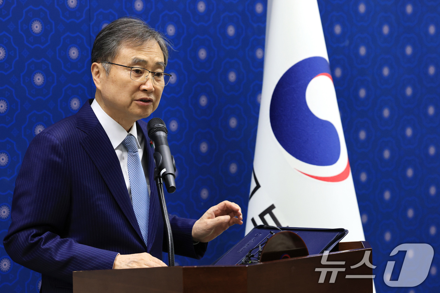 (서울=뉴스1) 임세영 기자 = 조현 외교부 장관이 19일 서울 종로구 외교부 청사에서 업무보고 사후 브리핑을 하고 있다. 2025.12.19/뉴스1