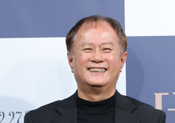 환한 미소짓는 송승환