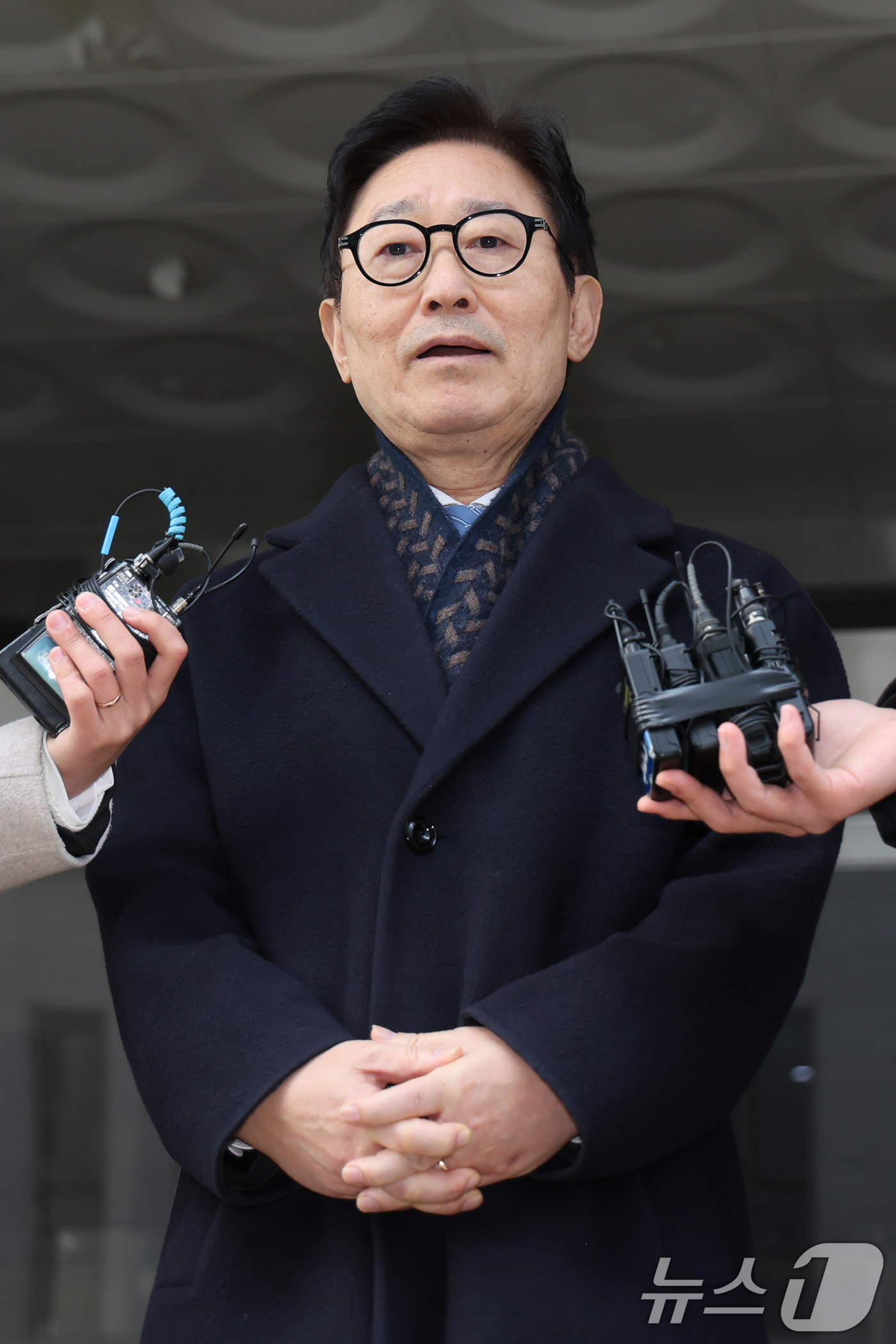 (서울=뉴스1) 안은나 기자 = 박범계 더불어민주당 의원이 19일 오후 서울 양천구 남부지방법원에서 국회 패스트트랙(신속처리안건) 충돌 사건 관련, 폭력 행위 등 처벌에 관한 법률 …