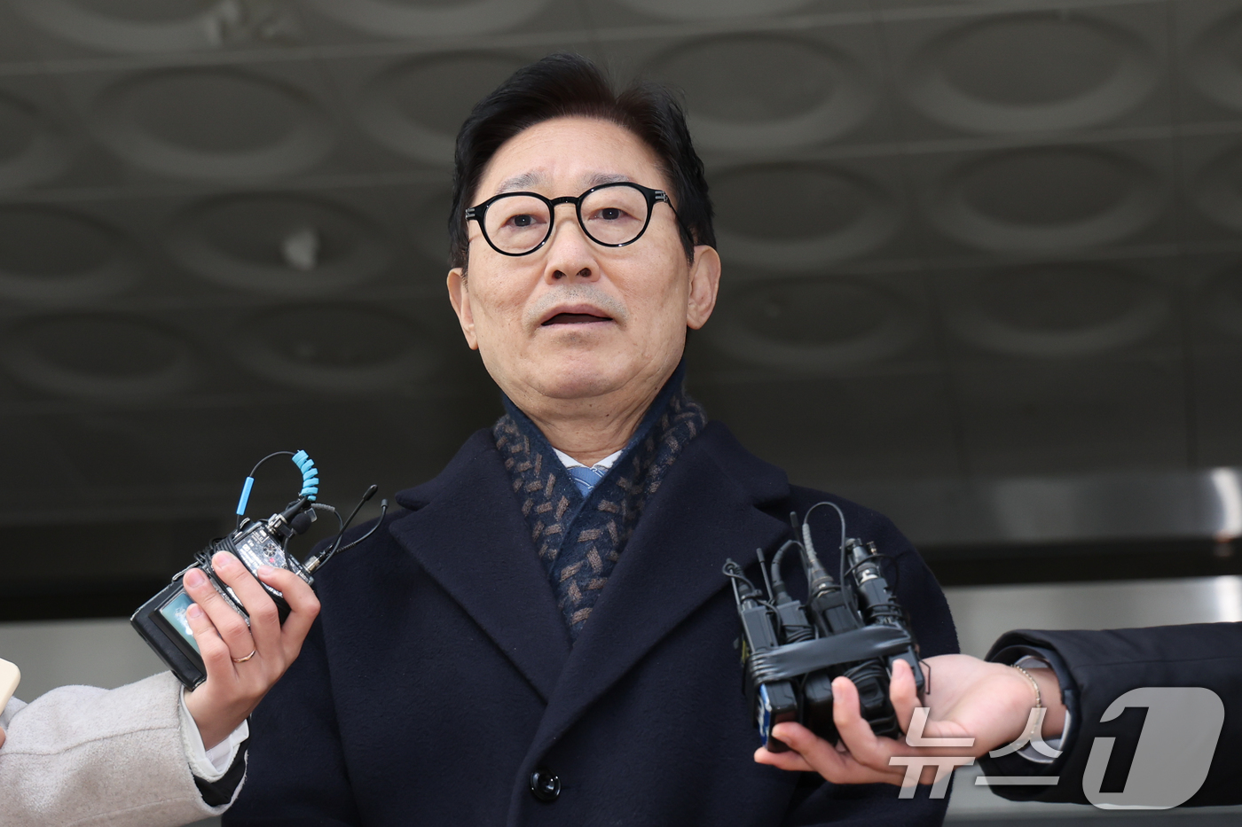 (서울=뉴스1) 안은나 기자 = 박범계 더불어민주당 의원이 19일 오후 서울 양천구 남부지방법원에서 국회 패스트트랙(신속처리안건) 충돌 사건 관련, 폭력 행위 등 처벌에 관한 법률 …