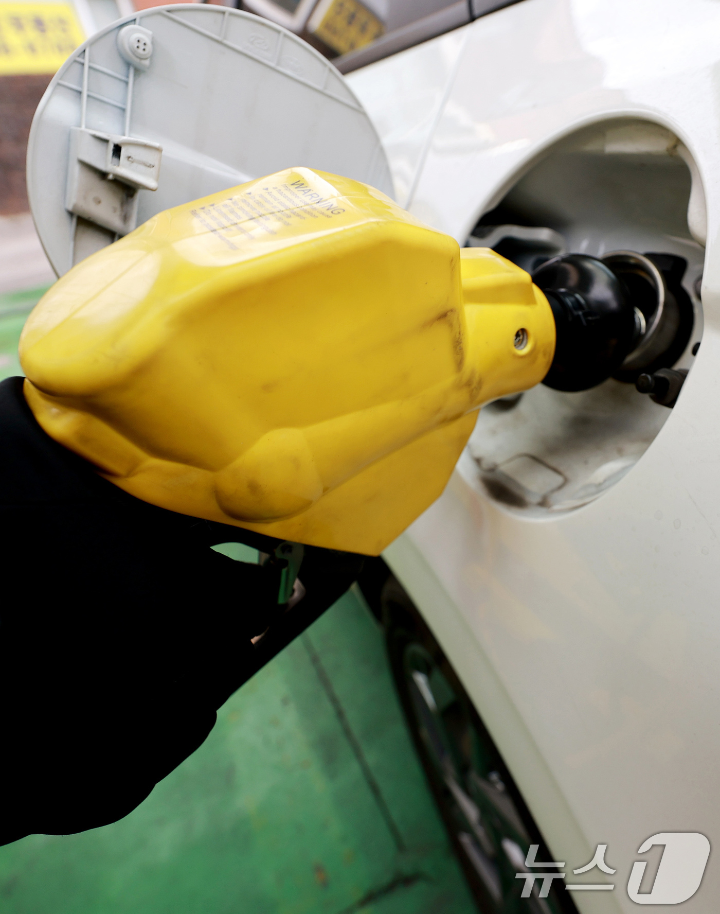 (서울=뉴스1) 이호윤 기자 = 19일 한국은행에 따르면 11월 생산자물가지수는 121.31(2020년 수준 100)로 전월보다 0.3% 오른 것으로 집계됐다. 석탄 및 석유제품은 …