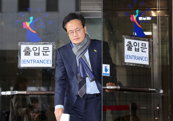 굳은  표정의 박주민 의원