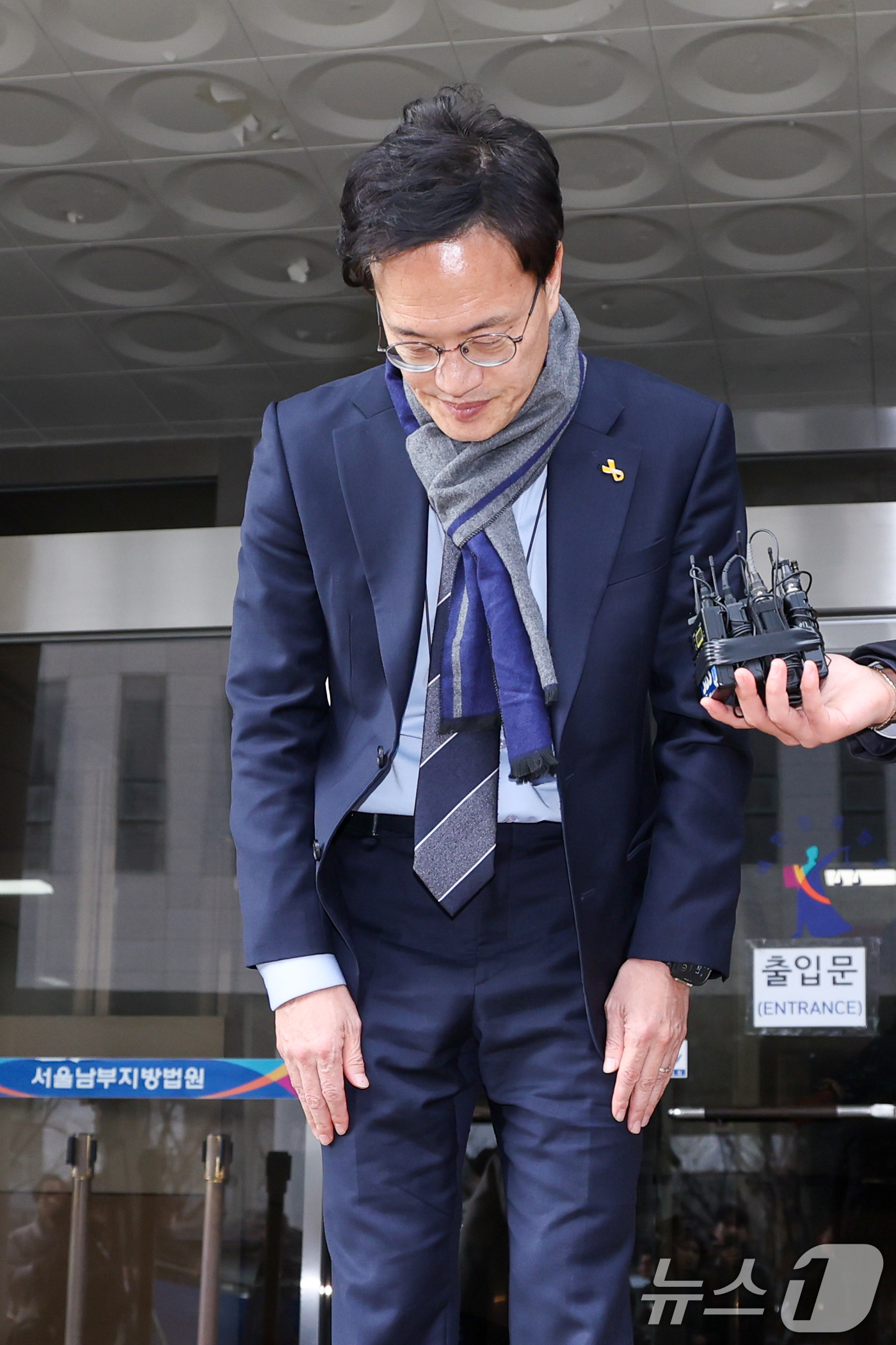 (서울=뉴스1) 안은나 기자 = 박주민 더불어민주당 의원이 19일 오후 서울 양천구 남부지방법원에서 열린 국회 패스트트랙(신속처리안건) 충돌 사건 관련, 폭력 행위 등 처벌에 관한 …