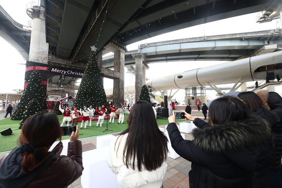 뚝섬에서 즐기는 크리스마스 공연