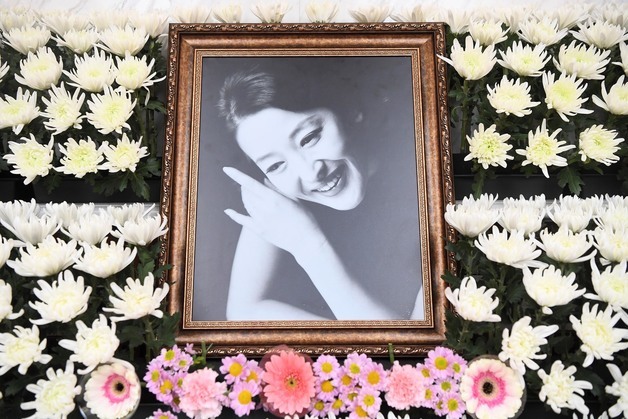 "배우 윤석화, 통영국제음악제 탄생 이끌고 기반 다지는데 중요 역할"