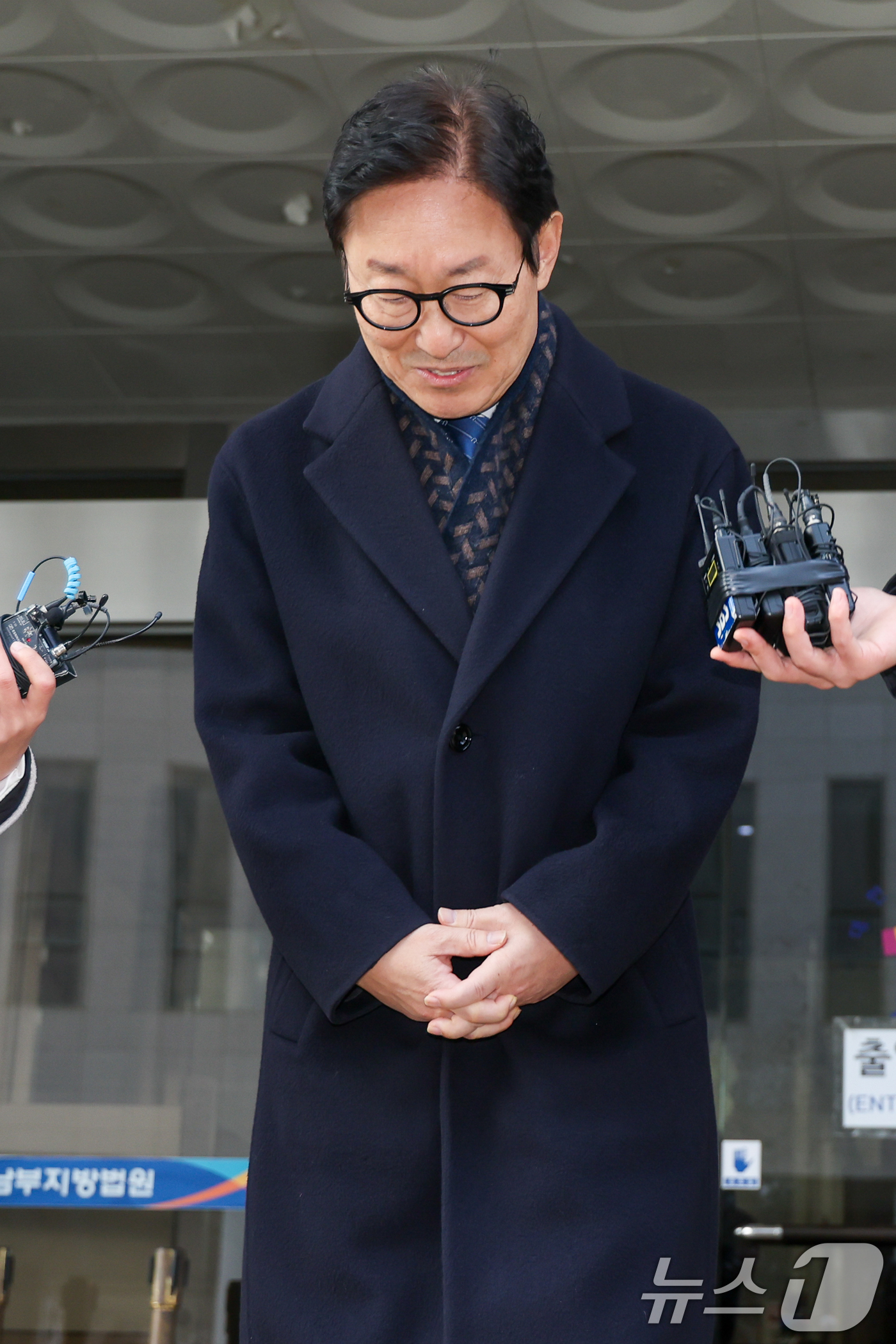 (서울=뉴스1) 안은나 기자 = 박범계 더불어민주당 의원이 19일 오후 서울 양천구 남부지방법원에서 열린 국회 패스트트랙(신속처리안건) 충돌 사건 관련, 폭력 행위 등 처벌에 관한 …