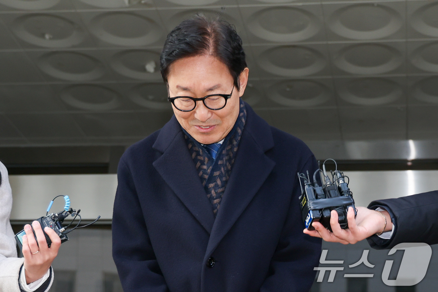 (서울=뉴스1) 안은나 기자 = 박범계 더불어민주당 의원이 19일 오후 서울 양천구 남부지방법원에서 열린 국회 패스트트랙(신속처리안건) 충돌 사건 관련, 폭력 행위 등 처벌에 관한 …