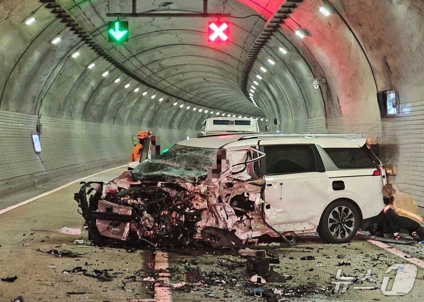 본문 이미지 - 강원 영월군 영월읍 영월 2터널 역주행 사고 현장.(뉴스1 DB)