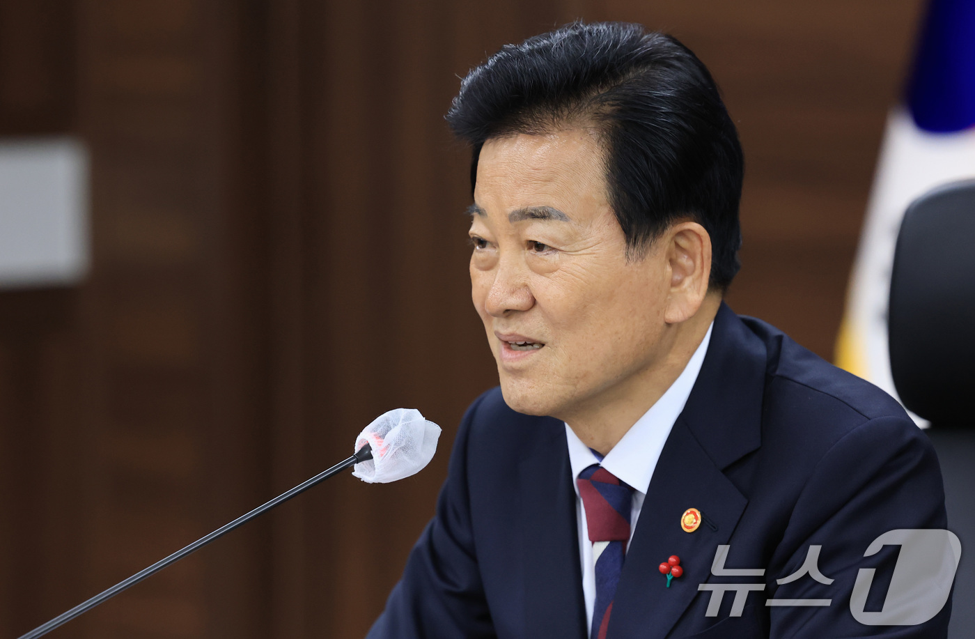 (서울=뉴스1) 임세영 기자 = 정동영 통일부 장관이 19일 서울 종로구 정부서울청사에서 업무보고 사후 브리핑을 하고 있다. 2025.12.19/뉴스1