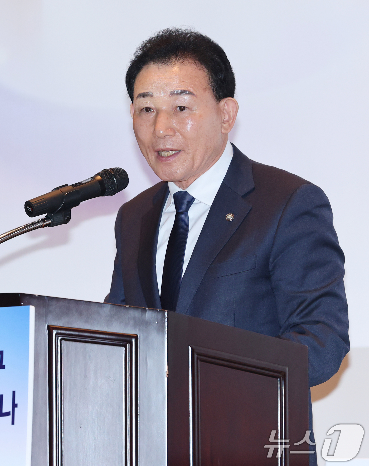 (대전=뉴스1) 김기태 기자 = 박용갑 더불어민주당 국회의원(공동대표)이 19일 LH대전충남본부 대강당에서 열린 대전도심 융합특구 발전포럼 출범 세미나에서 개회사를 하고 있다.대전 …