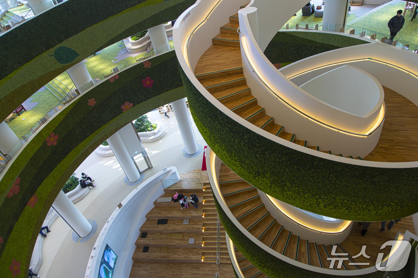 본문 이미지 - 문학과 체험은 물론 AI까지 '수원 경기도서관'.(경기관광공사 제공. 재판매 및 DB금지)/뉴스1