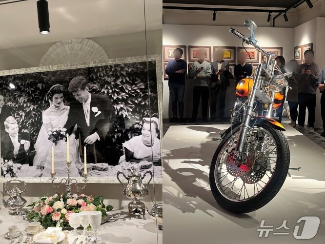 본문 이미지 - 존 F.케네디 전 미국 대통령 부부 웨딩 식기(왼쪽)와 할리 데이비슨 오토바이가 전시돼 있다. 2025.12.19/뉴스1 박혜연 기자 ⓒ 뉴스1