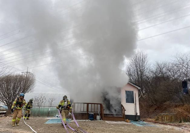 시흥 월곶동 농막서 화재…20여분 만에 진화