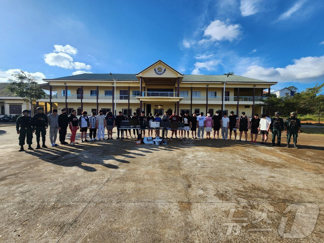 (서울=뉴스1) = 경찰청은 한국-캄보디아 '코리아 전담반'을 통해 스캠 단지 내 감금 중이던 우리 국민 1명(남, 20대)을 구출하고, 범죄 혐의자 26명을 현지에서 검거했다고 …