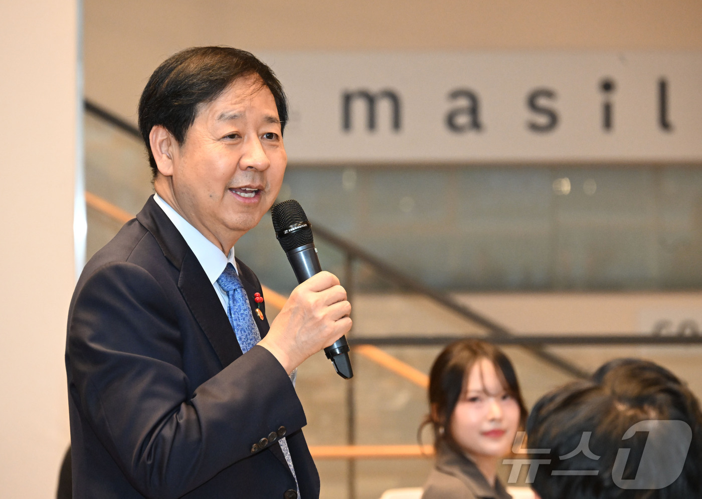 (서울=뉴스1) = 구윤철 부총리 겸 기획재정부 장관이 19일 서울 중구 커뮤니티하우스 마실에서 열린 기획재정부 2030자문단 정책제안 발표회 'Next Dynamics: 미래를 …