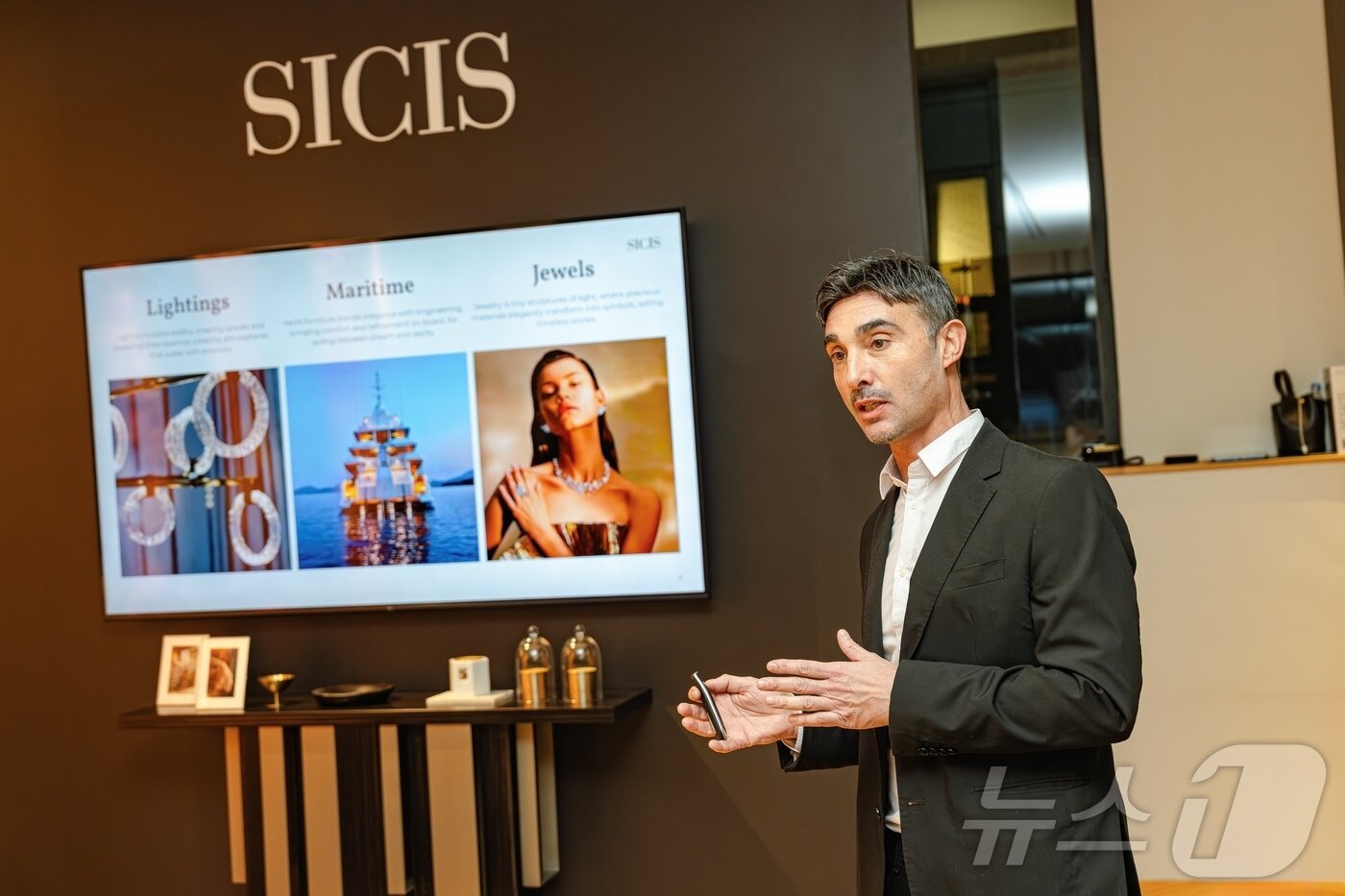 본문 이미지 - 엔리코 몬티 시치스 글로벌 비즈니스 총괄이 한국 전략을 소개하고 있다.(시치스 제공)