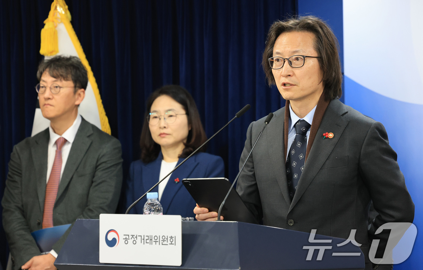 (서울=뉴스1) 임세영 기자 = 주병기 공정거래위원장이 19일 서울 종로구 정부서울청사에서 업무보고 사후 브리핑을 하고 있다. 2025.12.19/뉴스1