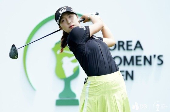 본문 이미지 - 한국여자오픈에서 우승한 이동은. (KLPGA 제공)