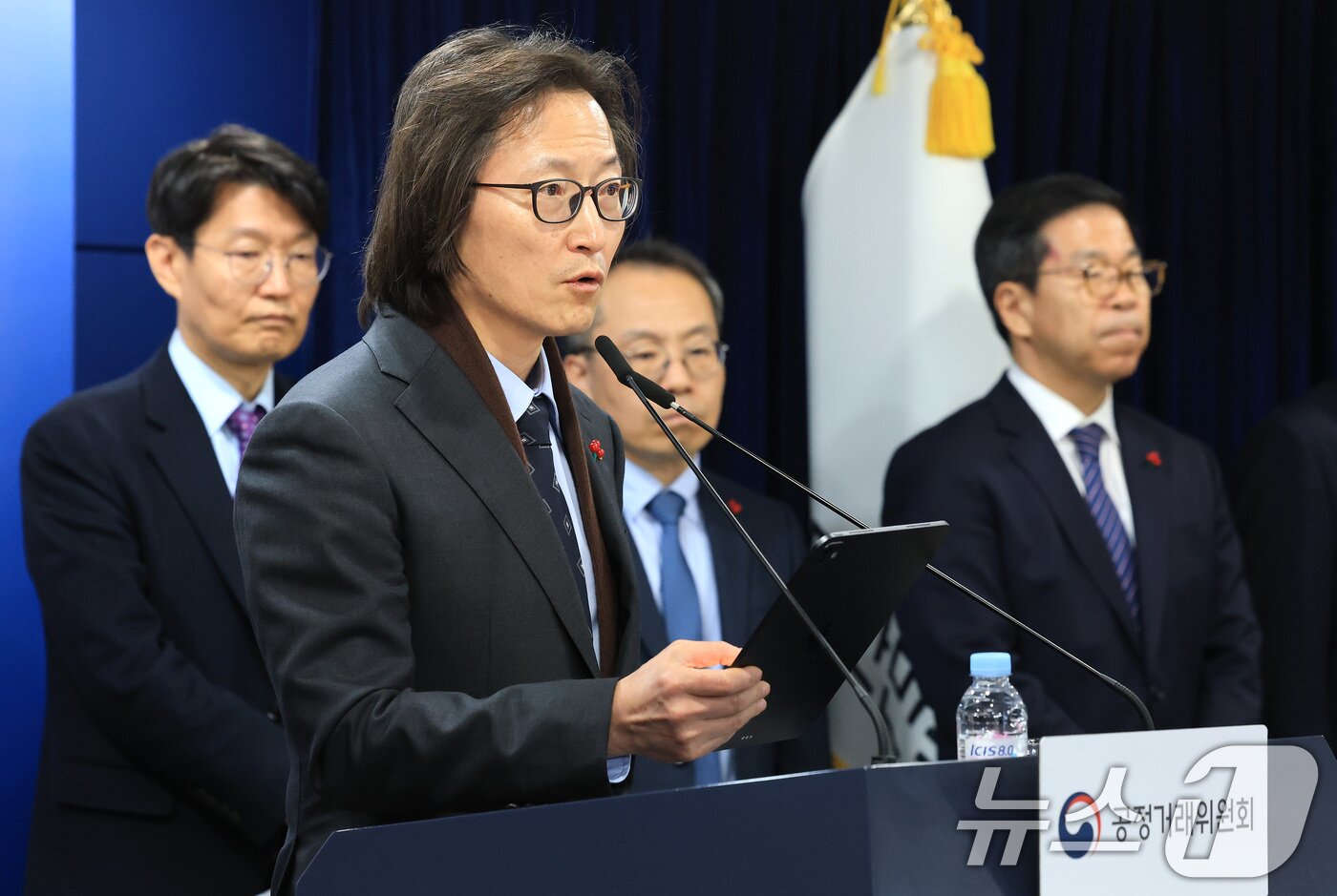 본문 이미지 - 주병기 공정거래위원장이 19일 서울 종로구 정부서울청사에서 업무보고 사후 브리핑을 하고 있다. 2025.12.19/뉴스1 ⓒ News1 임세영 기자