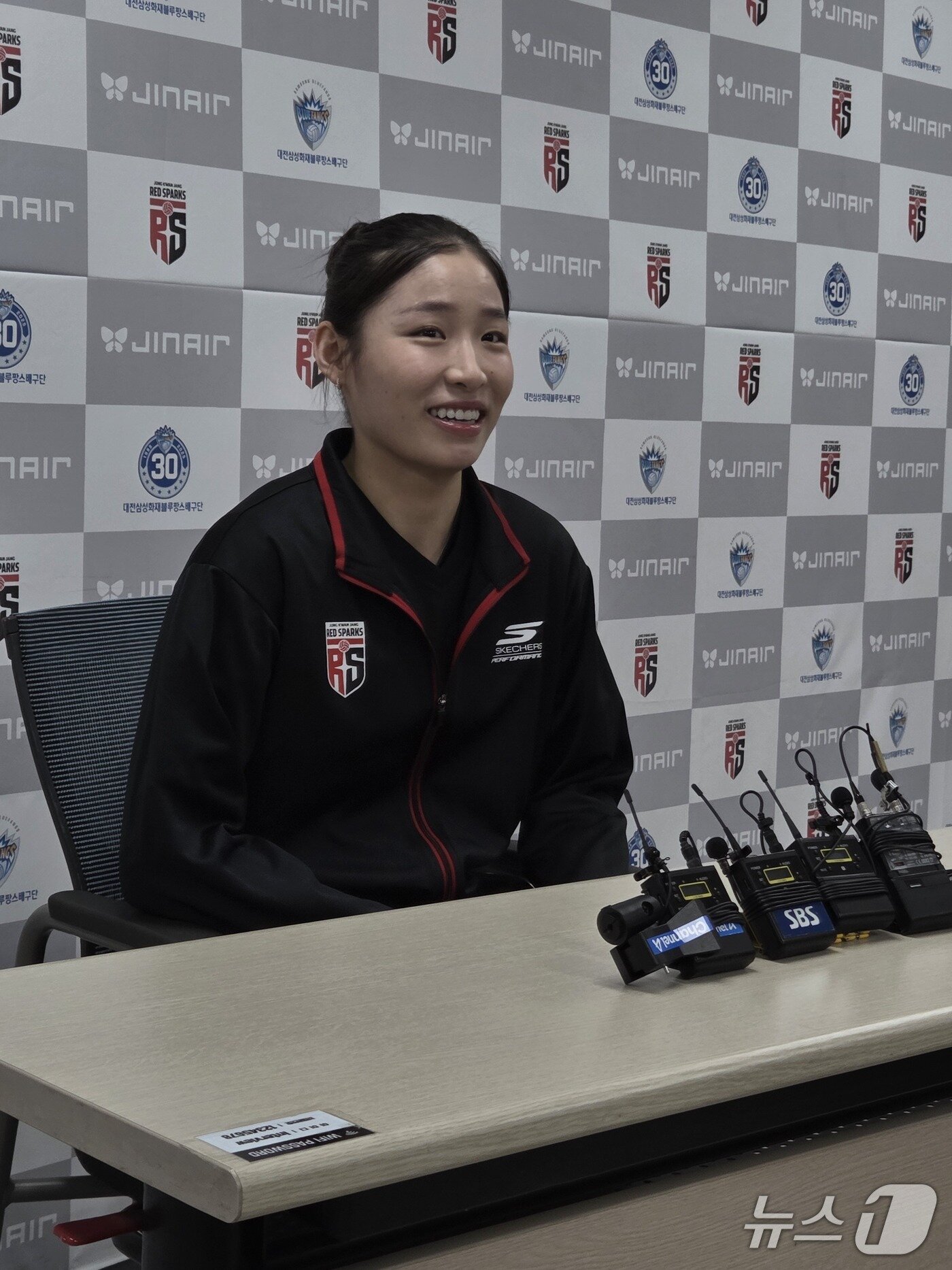 본문 이미지 - 인터뷰를 진행 중인 인쿠시 ⓒ News1 안영준 기자