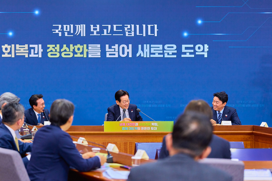 미소 짓는 이재명 대통령