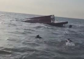 인천서 어선 전복으로 실종된 60대, 심정지 상태로 발견(종합2보)