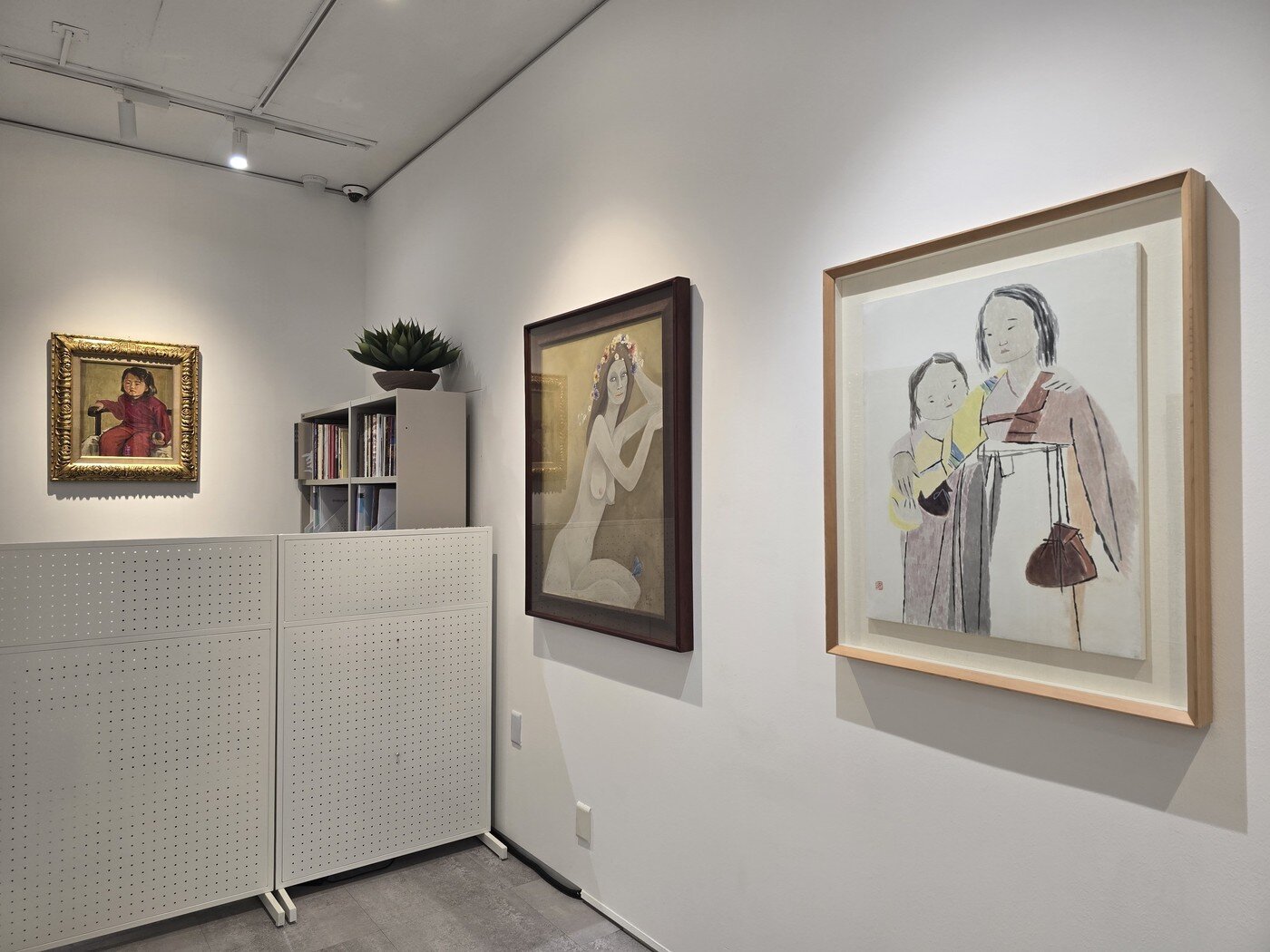 본문 이미지 - '얼굴, 시대를 비추다'전 전시 전경 (새결화랑 제공)