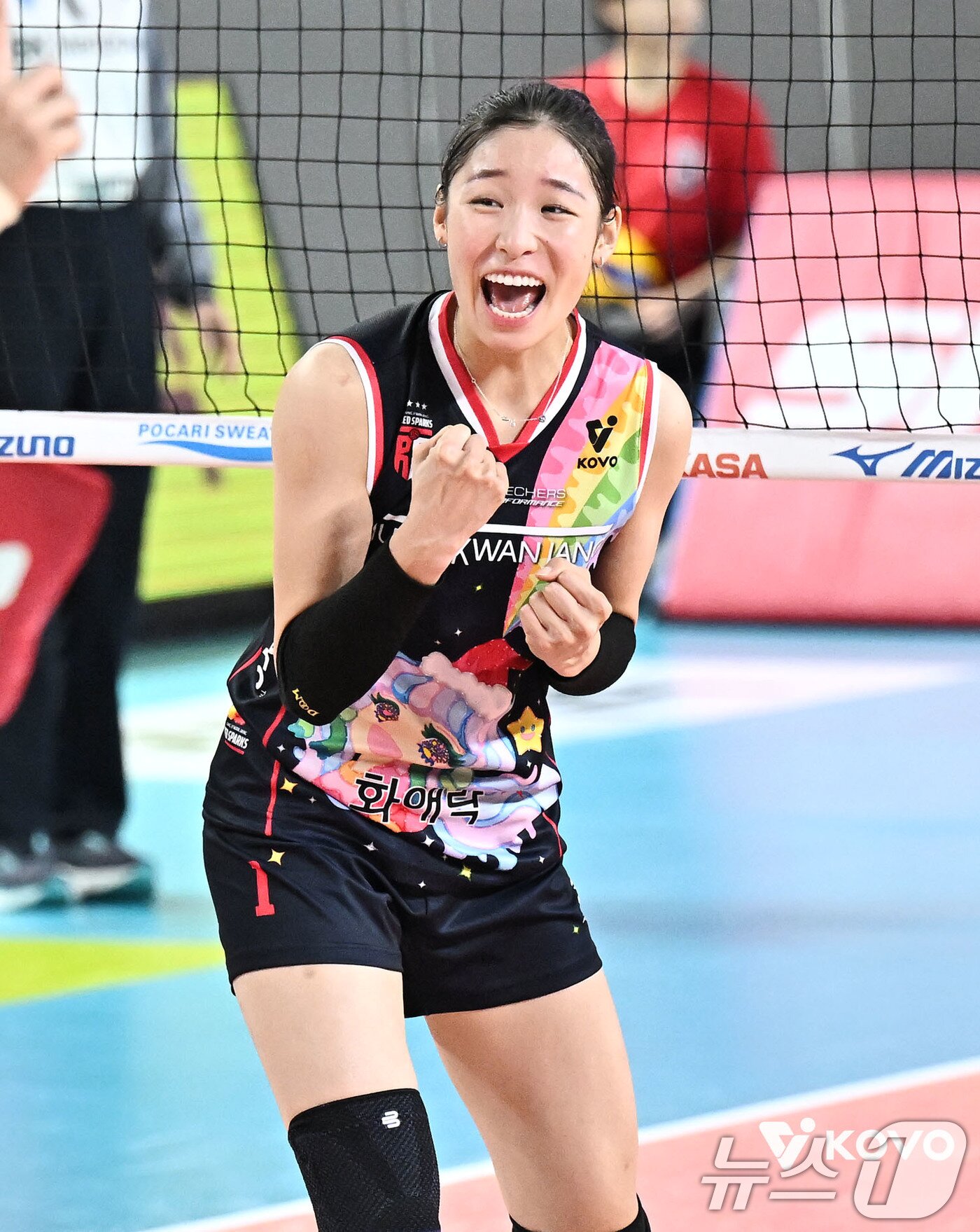 본문 이미지 - 정관장 인쿠시가 19일 오후 대전충무체육관에서 열린 2025-2026 프로배구 V리그 여자부 정관장과 GS칼텍스의 경기에서 득점 후 환호하고 있다. (한국배구연맹 제공, 재판매 및 DB금지) 2025.12.19/뉴스1