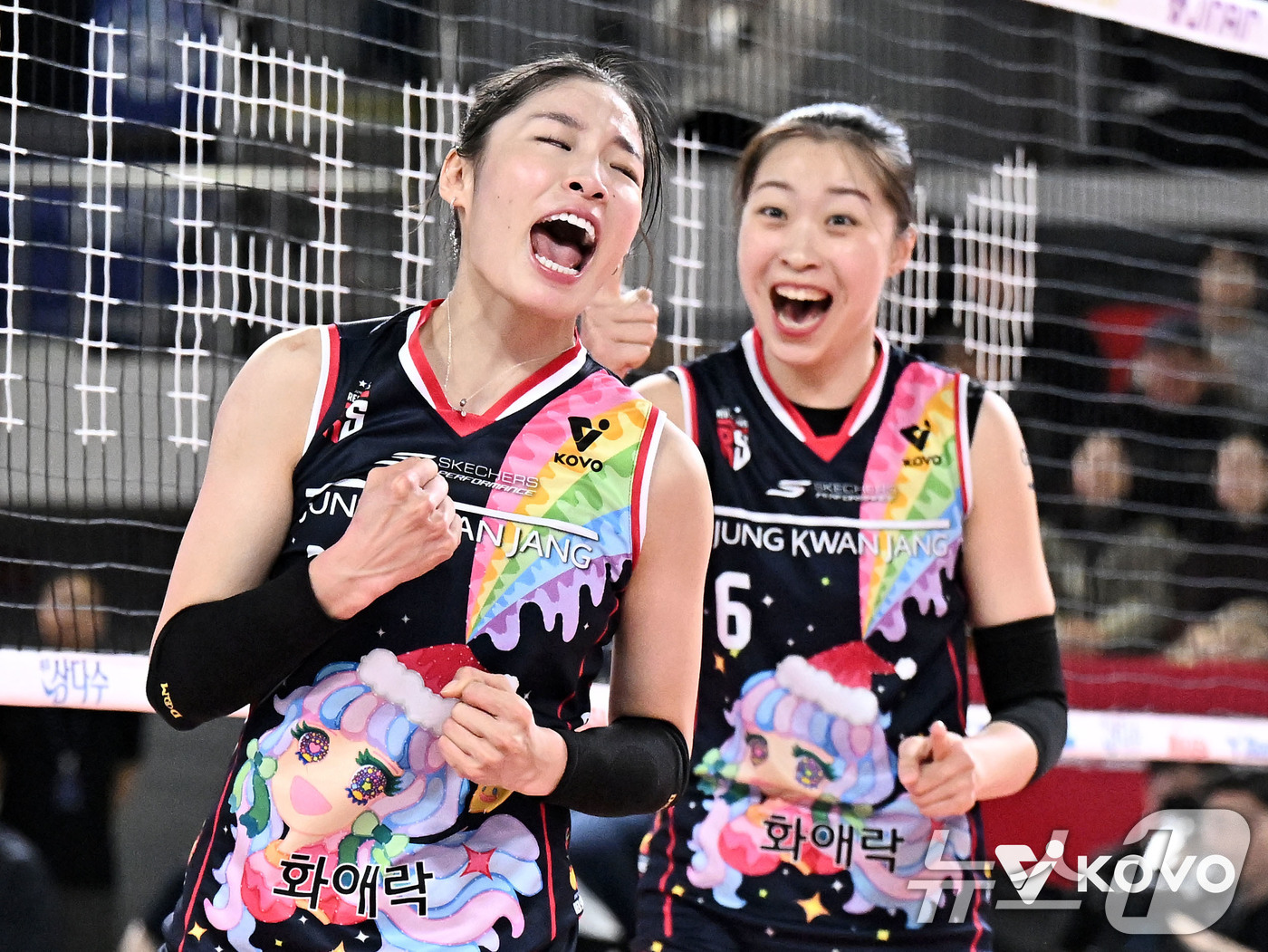 (서울=뉴스1) = 정관장 인쿠시가 19일 오후 대전충무체육관에서 열린 2025-2026 프로배구 V리그 여자부 정관장과 GS칼텍스의 경기에서 득점 후 환호하고 있다. (한국배구연 …