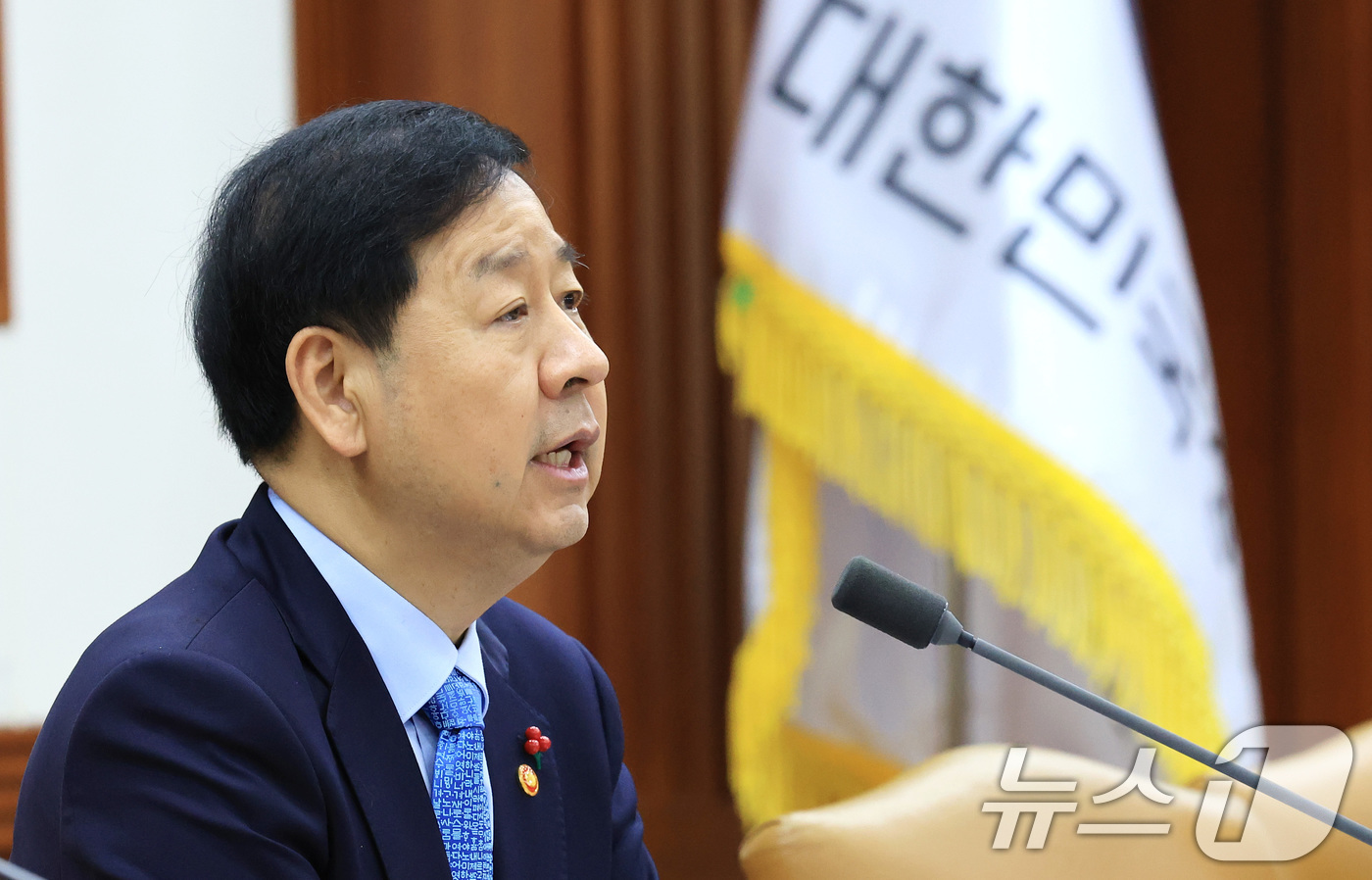 (서울=뉴스1) 임세영 기자 = 구윤철 경제부총리 겸 기획재정부 장관이 2일 서울 종로구 정부서울청사에서 열린 경제관계장관회의 겸 물가관계장관회의에서 모두발언을 하고 있다. 202 …