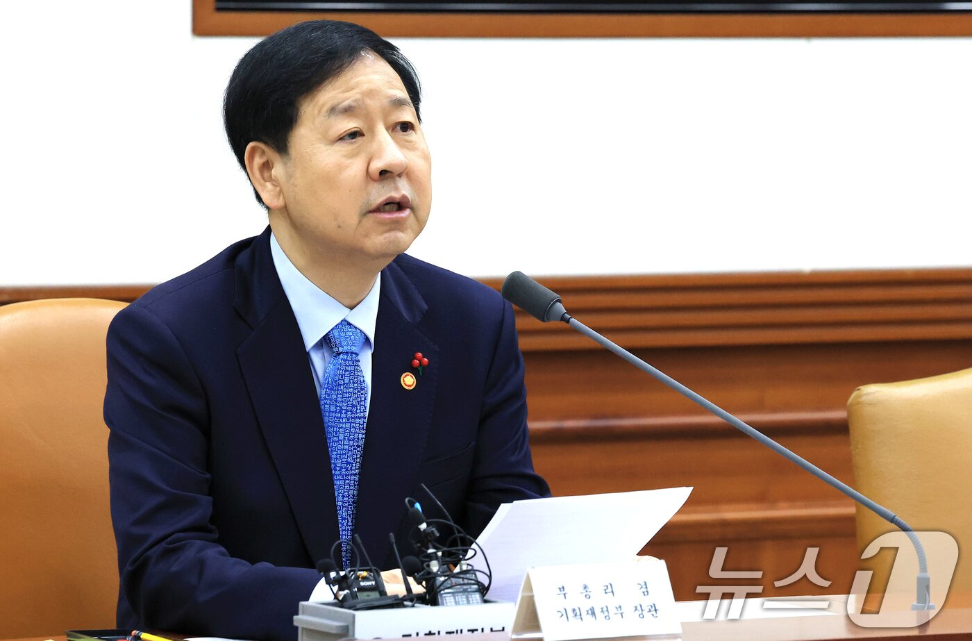 본문 이미지 - 구윤철 경제부총리 겸 기획재정부 장관이 2일 서울 종로구 정부서울청사에서 열린 경제관계장관회의 겸 물가관계장관회의에서 모두발언을 하고 있다. 2025.12.2/뉴스1 ⓒ News1 임세영 기자