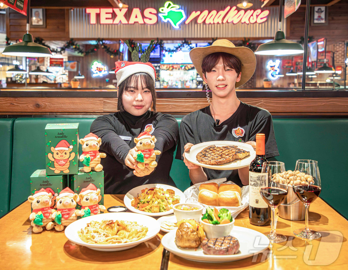 (서울=뉴스1) = 현대그린푸드는 미국 1위 스테이크 전문점 '텍사스 로드하우스' 전국 6개 매장(현대백화점 판교점·중동점과 더현대 대구, 현대프리미엄아울렛 김포점·송도점·SPAC …