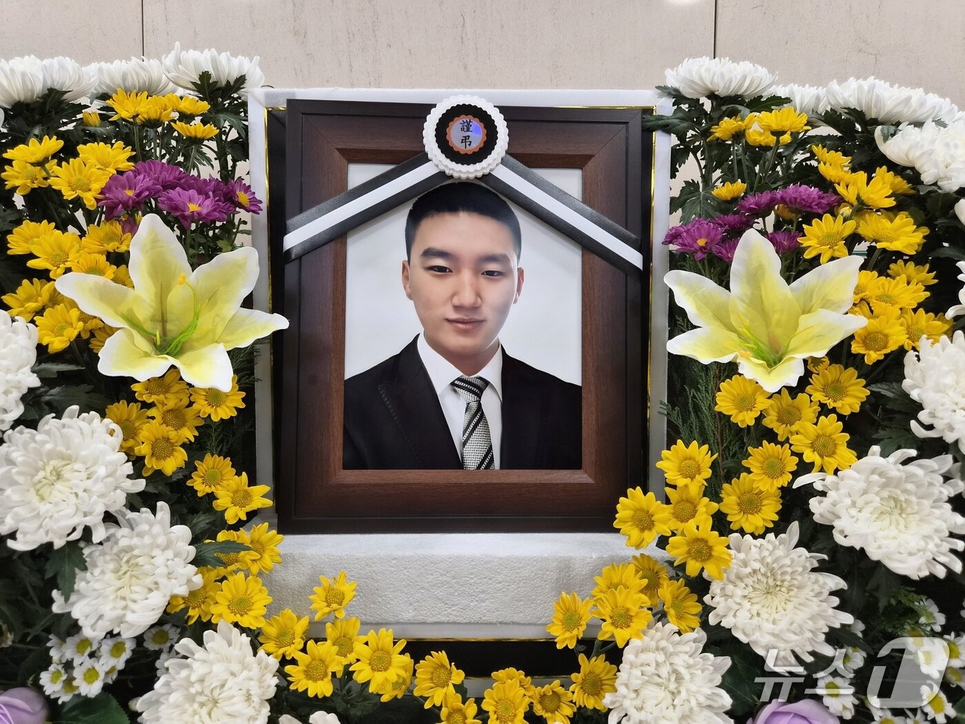 본문 이미지 - 교통사고로 뇌사에 이르게 된 20대 청년 안재관 씨&#40;사진&#41; 3명을 살린 뒤 세상을 떠났다. 그의 가족은 그가 이루지 못한 꿈을 다른 사람 몸에서라도 이어가길 바라는 마음으로 장기기증을 결심했다.&#40;한국장기조직기증원 제공&#41;