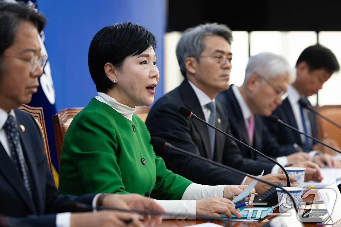 (서울=뉴스1) 유승관 기자 = 전현희 더불어민주당 사법불신 극복 사법행정 정상화 TF 단장이 2일 서울 여의도 국회에서 열린 사법행정 정상화 TF 개혁안 보고회에서 모두 발언을 …