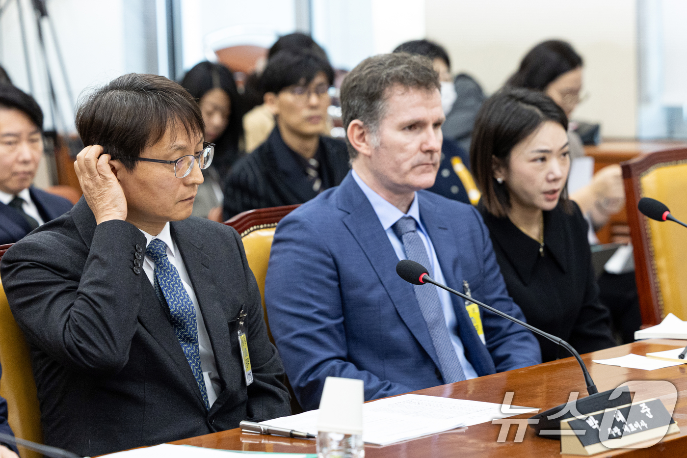 (서울=뉴스1) 이승배 기자 = 박대준 쿠팡 대표이사가 2일 서울 여의도 국회에서 열린 제429회국회(정기회) 과학기술정보방송통신위원회 제18차 전체회의에 출석해 머리를 만지고 있 …